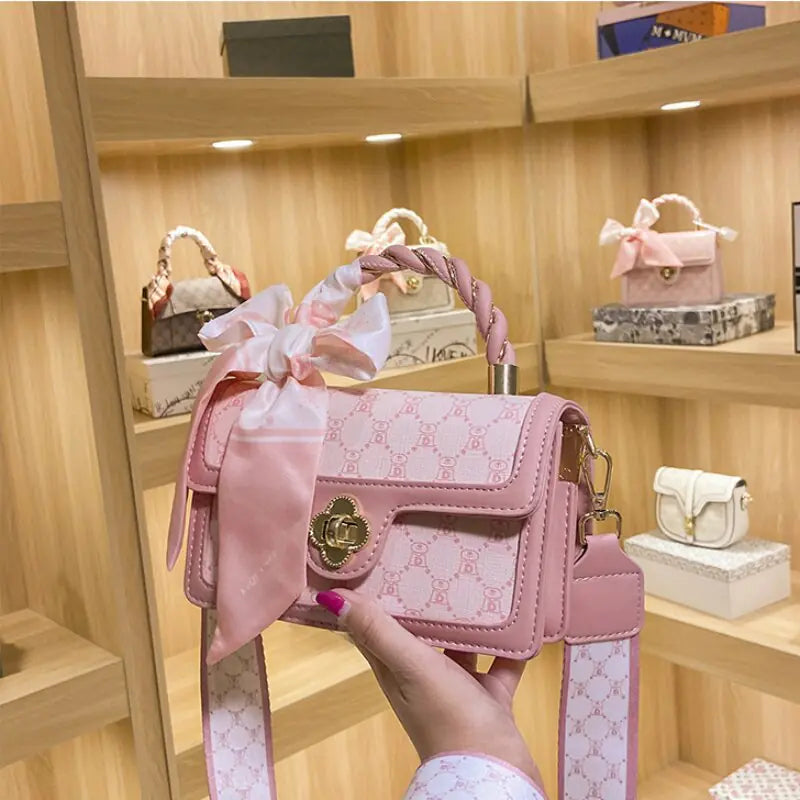 Klassieke 2022 stijlvolle bedrukte messengertas voor dames met zijden sjaal