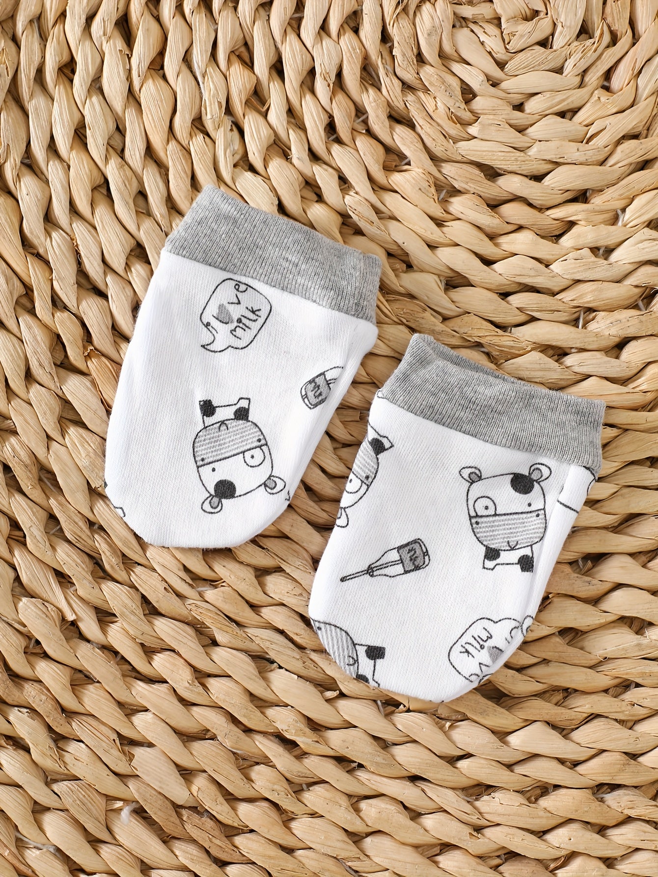 8pcs Newborn Baby Boy Set, 100% Cotton for Comfort and Breathability. Includes 4 Tops, Pants, Hat, Bib, and Socks with Adorable Cow Print. Suitable for Crawling and Playing, Fits 0-9 Months. Ideal as a Gift, Perfect for Outdo