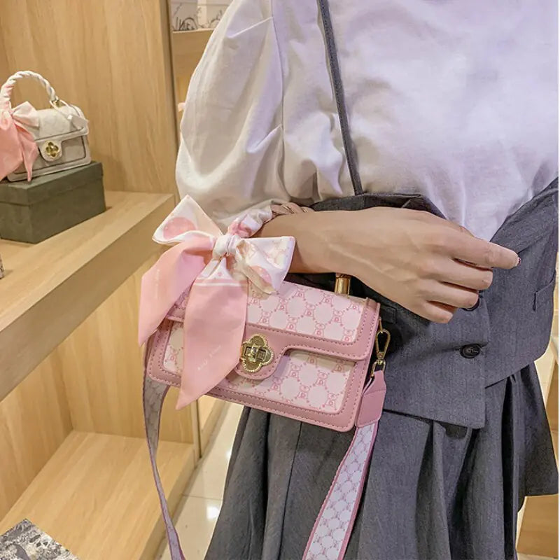 Klassieke 2022 stijlvolle bedrukte messengertas voor dames met zijden sjaal