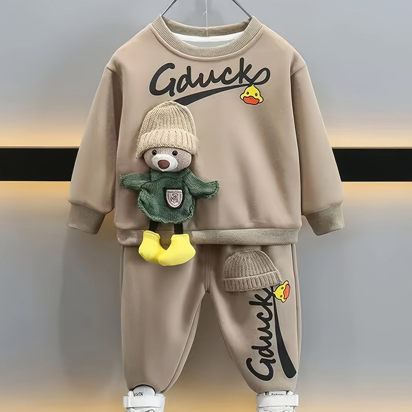 A boy's round-neck hoodie and long pants set, paired with cute bear accessories, is soft and comfortable. It is suitable for casual outdoor wear, especially for autumn and winter, and for school, Perfect for Outdoor