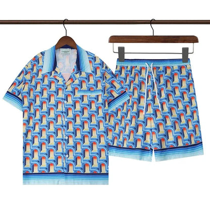 T-Shirt und Shorts mit Hawaii-Print